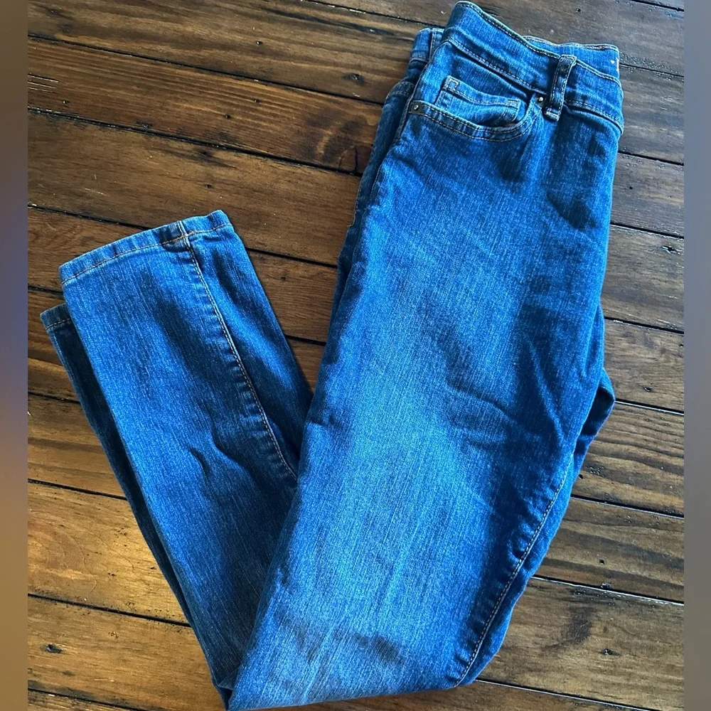The Children’s Place girls jeans size 12. medium wash and dark wash 2 pairs!